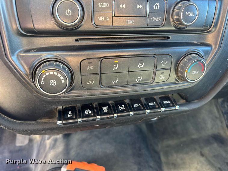 image for item DV4056 2020 Chevrolet Silverado 6500HD flatbed truck