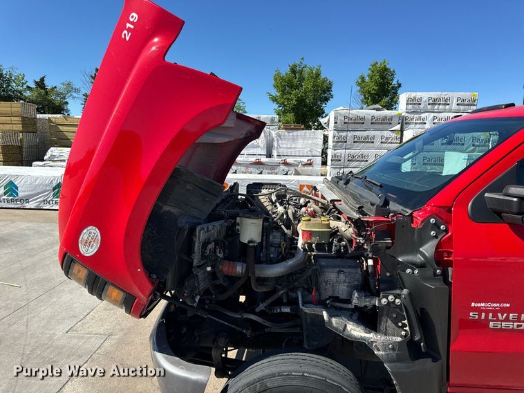 image for item DV4056 2020 Chevrolet Silverado 6500HD flatbed truck