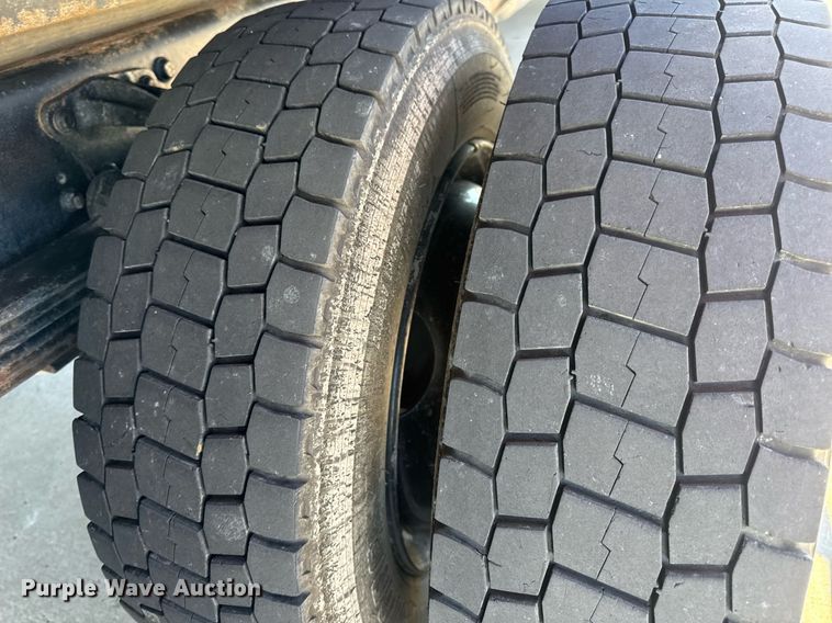 image for item DV4056 2020 Chevrolet Silverado 6500HD flatbed truck