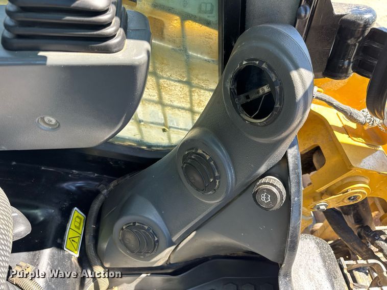 image for item DV4059 2021 Caterpillar 299D3 tracked skid steer loader