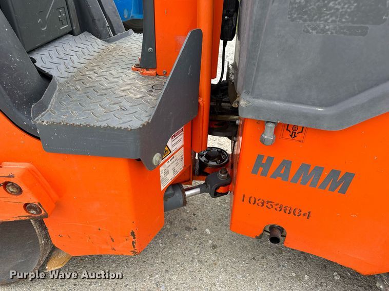 image for item DV4083 2015 Hamm HD8 double drum vibratory roller