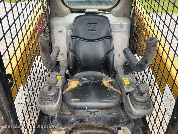 image for item DV4085 2014 Caterpillar 262D skid steer loader