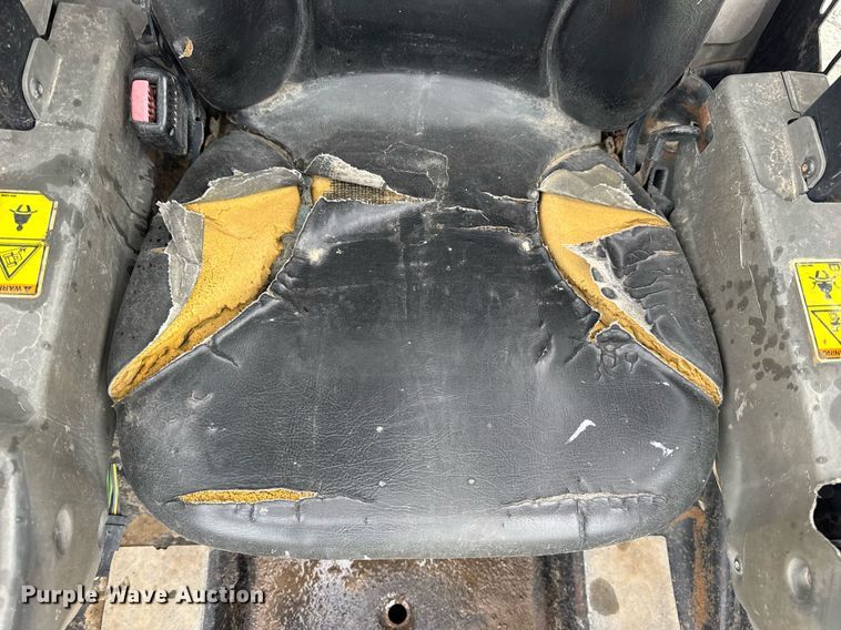 image for item DV4085 2014 Caterpillar 262D skid steer loader