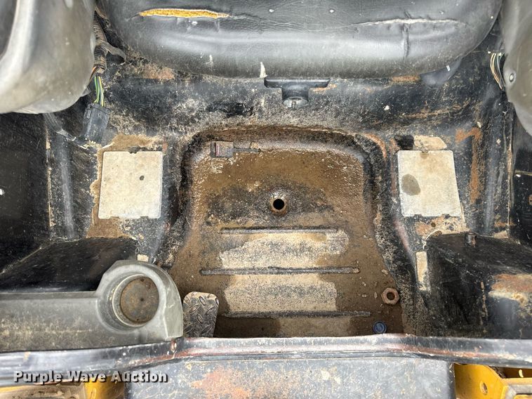 image for item DV4085 2014 Caterpillar 262D skid steer loader