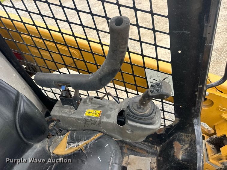 image for item DV4085 2014 Caterpillar 262D skid steer loader