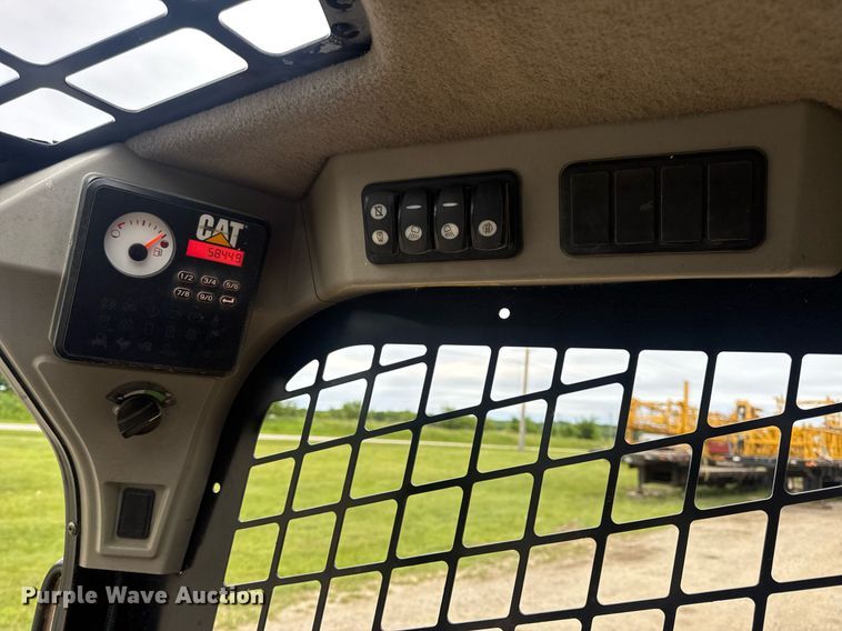 image for item DV4085 2014 Caterpillar 262D skid steer loader