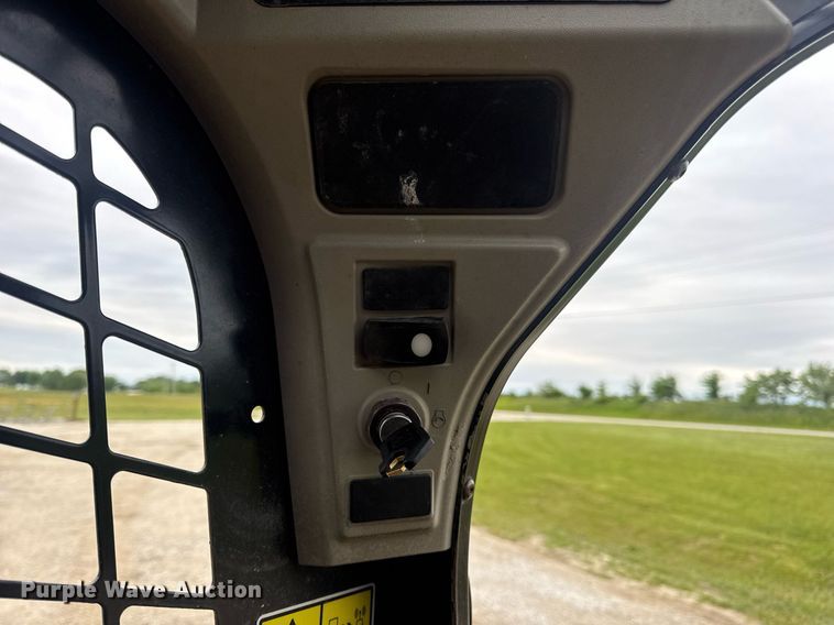 image for item DV4085 2014 Caterpillar 262D skid steer loader