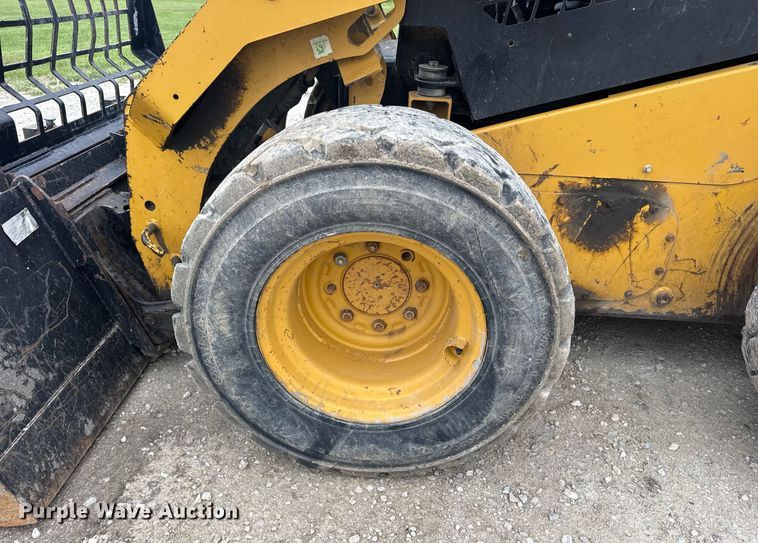 image for item DV4085 2014 Caterpillar 262D skid steer loader