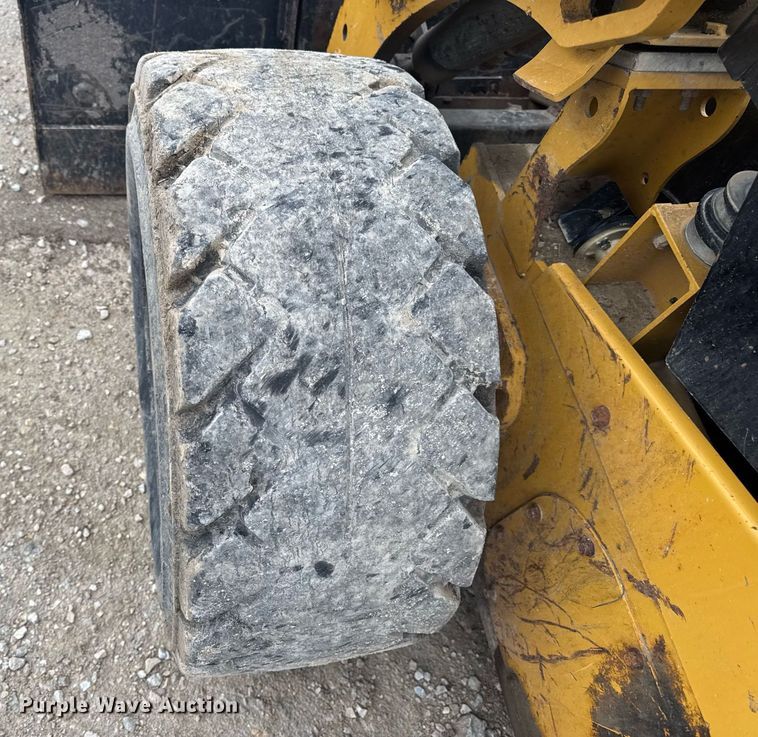 image for item DV4085 2014 Caterpillar 262D skid steer loader