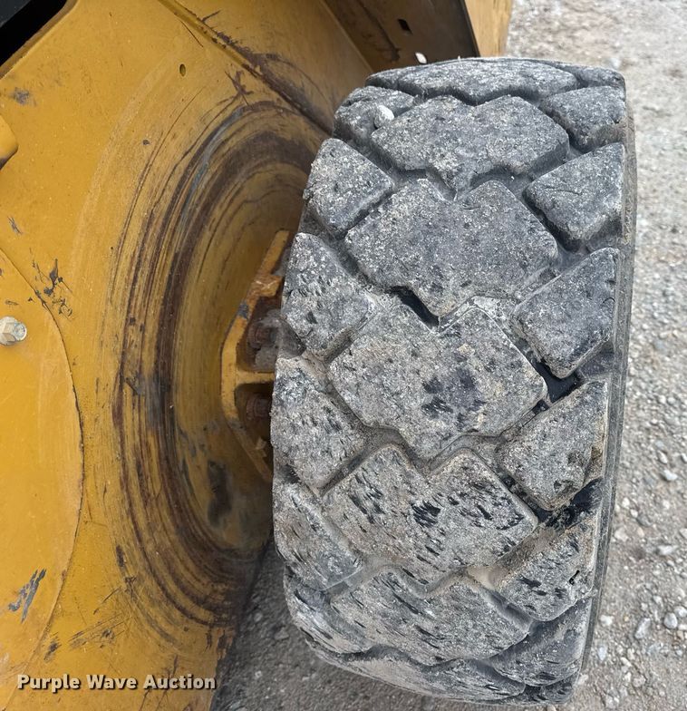 image for item DV4085 2014 Caterpillar 262D skid steer loader