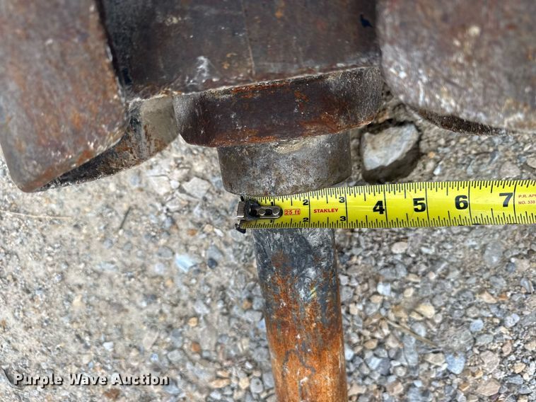 image for item DV4088 Caterpillar HH65EP skid steer breaker