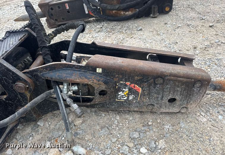 image for item DV4088 Caterpillar HH65EP skid steer breaker