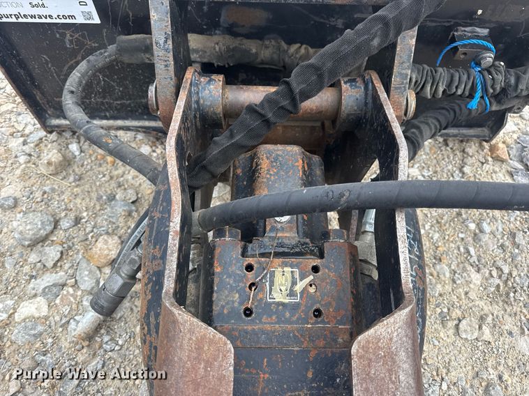 image for item DV4088 Caterpillar HH65EP skid steer breaker