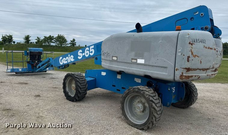 image for item DV4089 2011 Genie S-65 boom lift