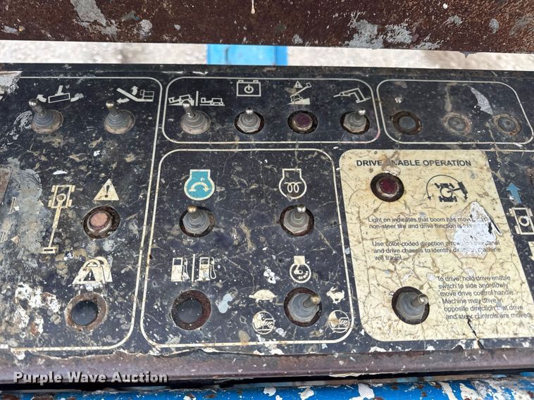 image for item DV4089 2011 Genie S-65 boom lift