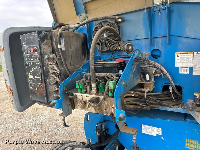 image for item DV4089 2011 Genie S-65 boom lift