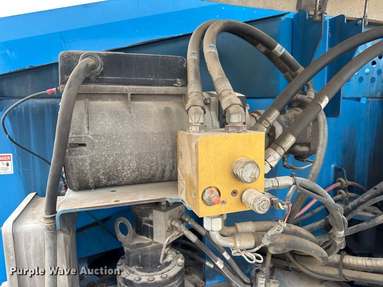 image for item DV4089 2011 Genie S-65 boom lift