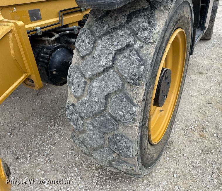 image for item DV4092 2014 Caterpillar TL1255C telehandler