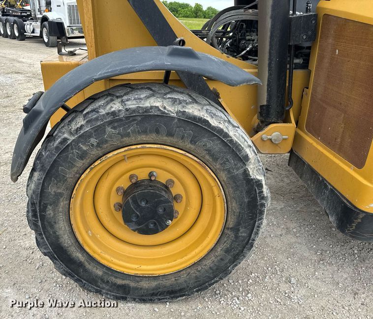 image for item DV4092 2014 Caterpillar TL1255C telehandler