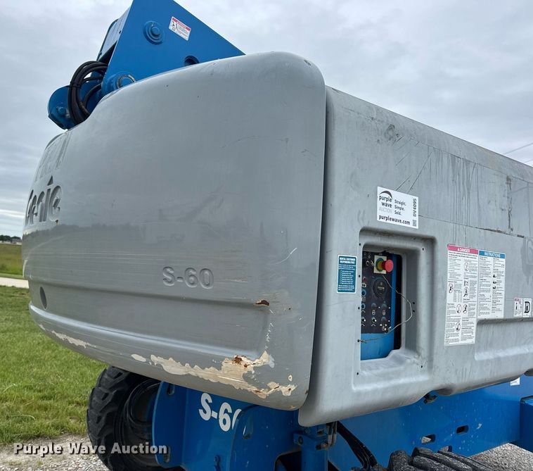 image for item DV4095 2010 Genie S-60 boom lift