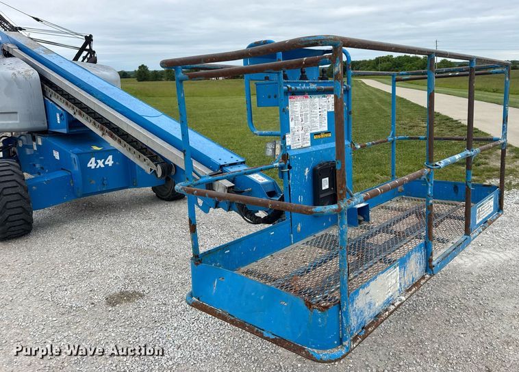 image for item DV4095 2010 Genie S-60 boom lift