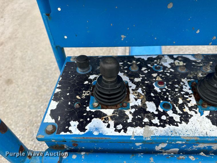 image for item DV4095 2010 Genie S-60 boom lift