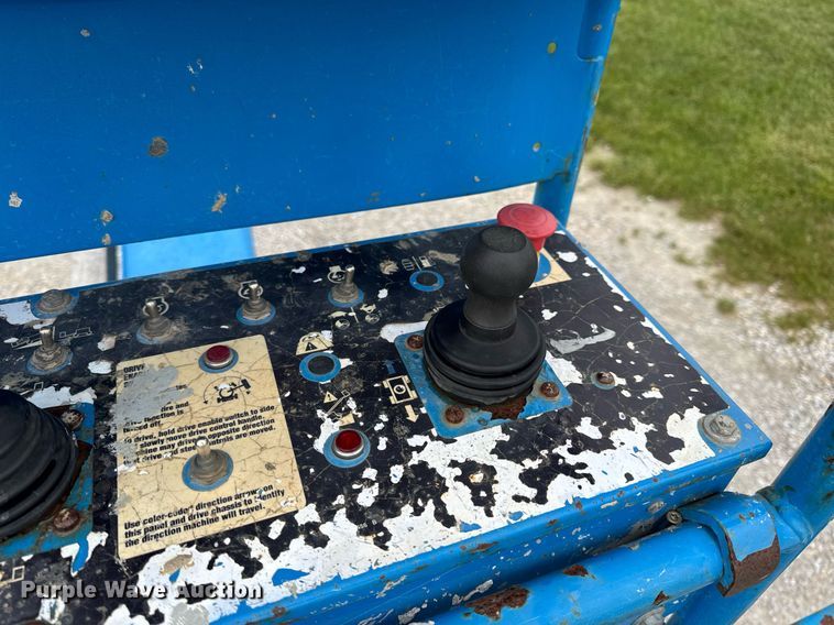 image for item DV4095 2010 Genie S-60 boom lift