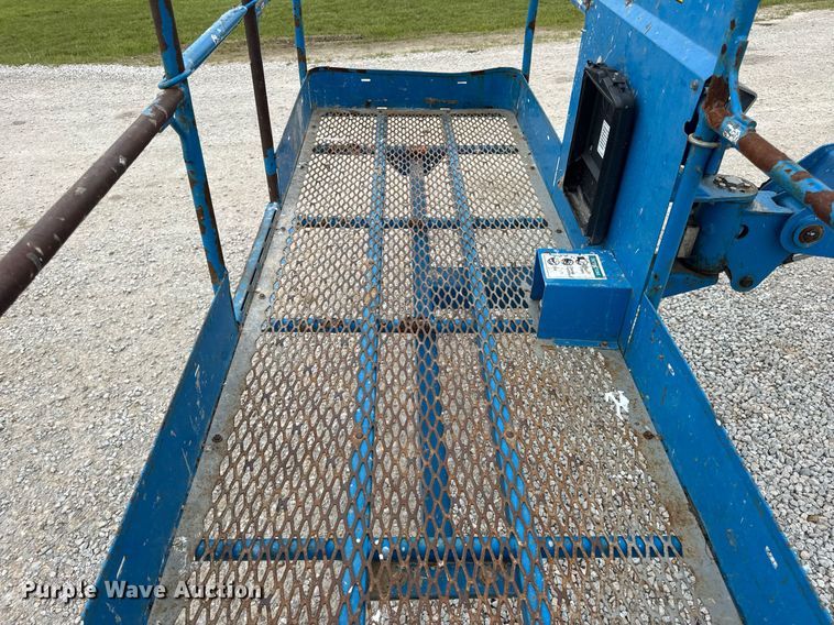 image for item DV4095 2010 Genie S-60 boom lift