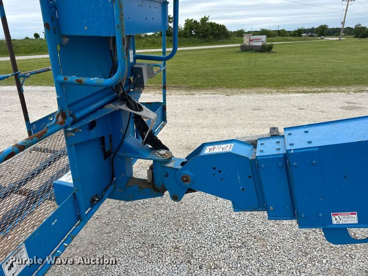 image for item DV4095 2010 Genie S-60 boom lift