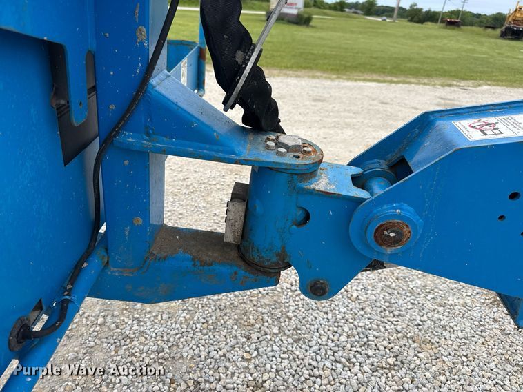 image for item DV4095 2010 Genie S-60 boom lift