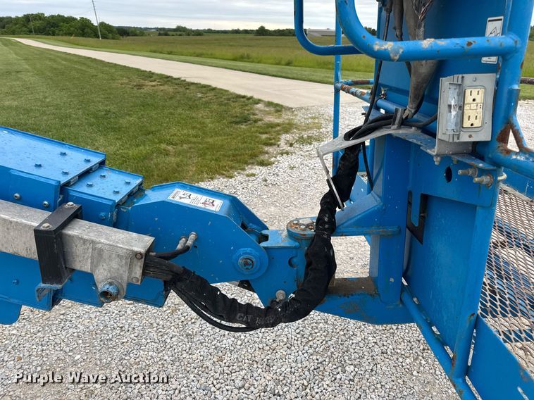 image for item DV4095 2010 Genie S-60 boom lift
