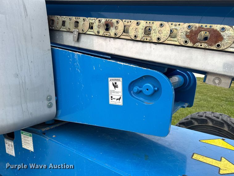 image for item DV4095 2010 Genie S-60 boom lift