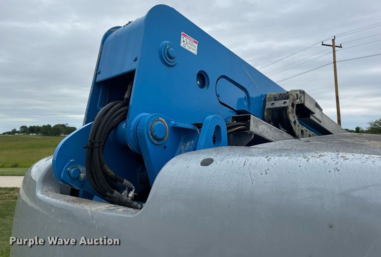image for item DV4095 2010 Genie S-60 boom lift