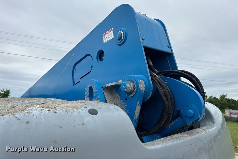 image for item DV4095 2010 Genie S-60 boom lift