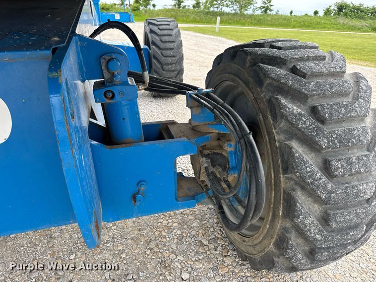 image for item DV4095 2010 Genie S-60 boom lift