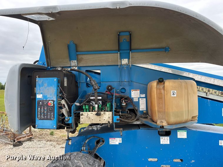 image for item DV4095 2010 Genie S-60 boom lift
