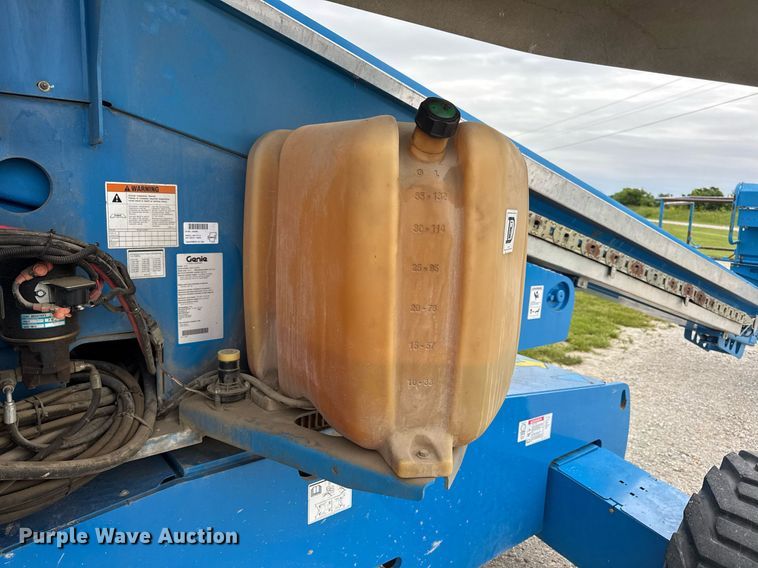 image for item DV4095 2010 Genie S-60 boom lift