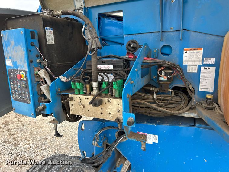 image for item DV4095 2010 Genie S-60 boom lift