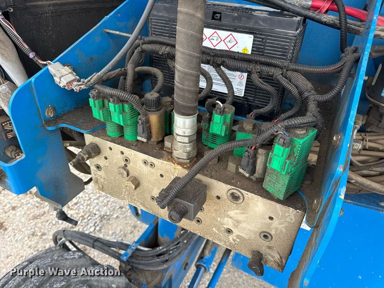 image for item DV4095 2010 Genie S-60 boom lift