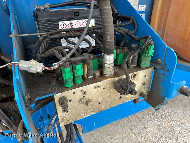 image for item DV4095 2010 Genie S-60 boom lift