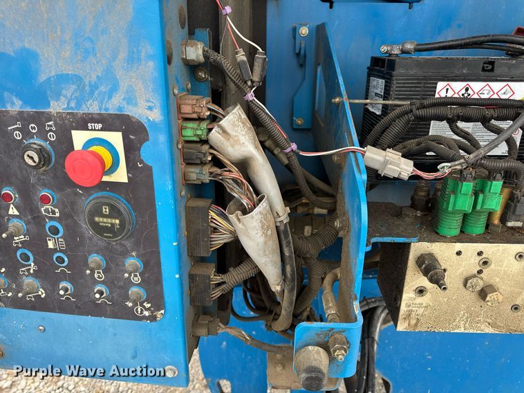 image for item DV4095 2010 Genie S-60 boom lift