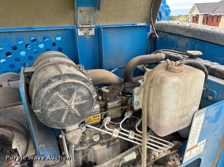 image for item DV4095 2010 Genie S-60 boom lift