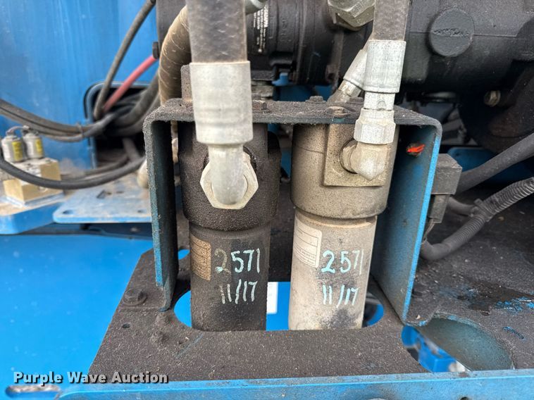 image for item DV4095 2010 Genie S-60 boom lift