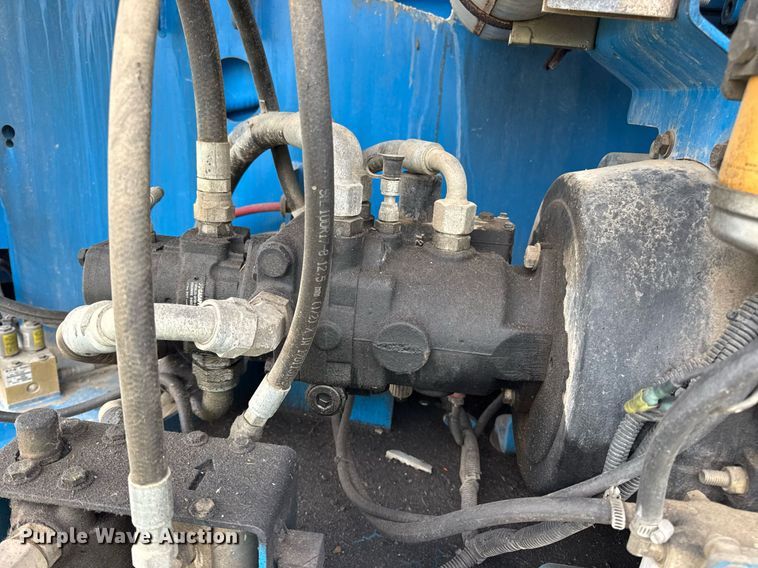 image for item DV4095 2010 Genie S-60 boom lift