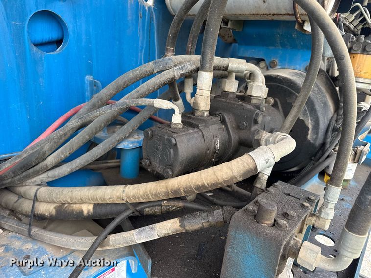 image for item DV4095 2010 Genie S-60 boom lift