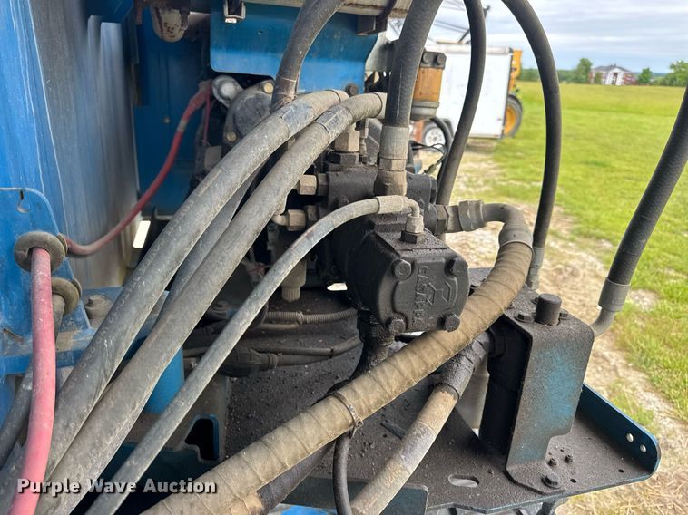 image for item DV4095 2010 Genie S-60 boom lift