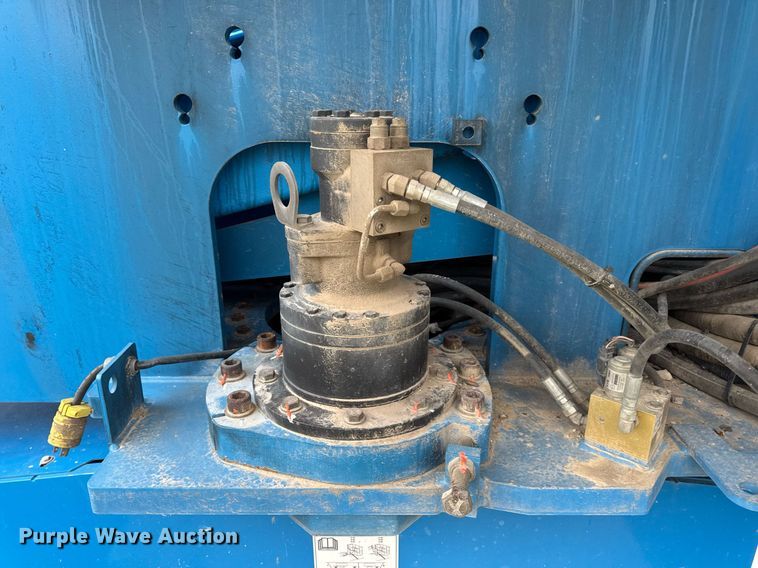 image for item DV4095 2010 Genie S-60 boom lift