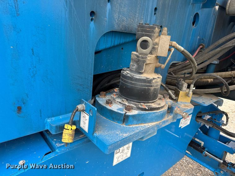 image for item DV4095 2010 Genie S-60 boom lift