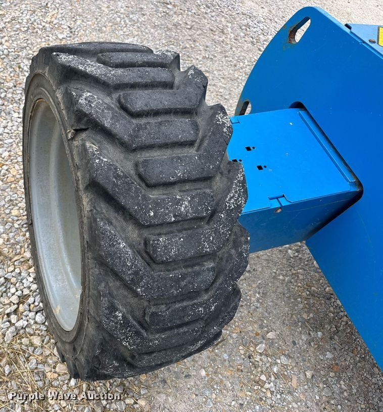 image for item DV4095 2010 Genie S-60 boom lift