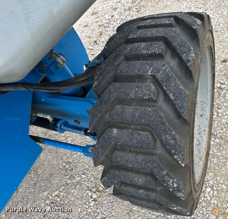 image for item DV4095 2010 Genie S-60 boom lift